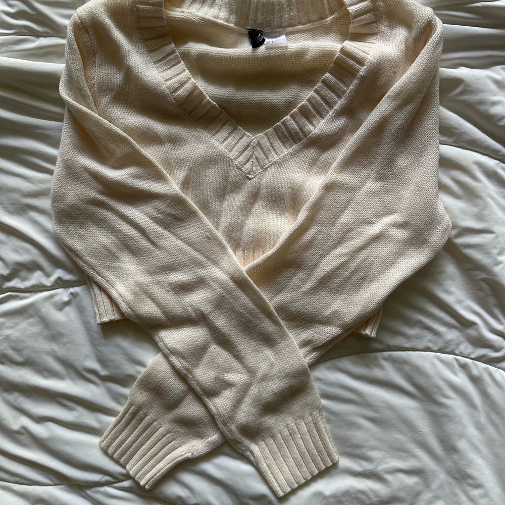H&M cream/ivory cropped sweater